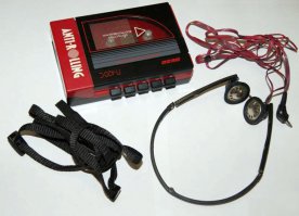 А у меня был такой. Изначально вещь! Еще к нему прилагалось крепленее на пояс, а на это крепление можно было повесить отсек с батарейками типа С. Их хватало намного дольше. Но, к сожалению, как и многое отечественное.... Не смотря на антироллинговый механизм - пленки он жевал. ЛПМ был довольно сложный, и очень скоро стал глючить. Отключаться. Потом маховики, которые были зажаты пластиковыми шайбами начали прокручиваться...  Вобщем надежность у него была чуть выше самого дешевого китайского. Но громкость звука - ого го. Наушники были полное гавно и я их сразу сменил на другие. А еще был такой же вариант, но он умел записывать!!! Помоему этого не умел не один другой заграничный плеер.