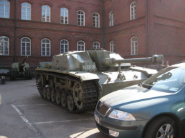 Похоже, фотография сделана в артиллерийском музее СПб. Что там делают штуга и шкода - 2 интересных вопроса.