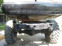 Я в машинах не очень разбираюсь, объясните кто-то дураку зачем нужно кузов так высоко садить если дно всё равно на много ниже