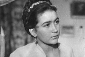 вот  эта  девушка  
а  вот ее  внук   ,  участник  дом 2 Кузин