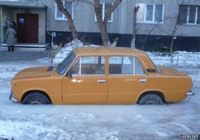 Коммунальщики замуровали Тойоту в лед