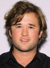 странно он выглядит, както непропорционально