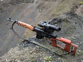 Снова  обзор  для  школьников.. Ну пишите глупости, пошлости, да  хоть  бред - не пишите как тут, соплями по  окошку !
-------------------------

 Россия - одна из немногих стран мира  где  (пусть и через геморой, дорого но...) , где  можно  преобрести и пользовать СВД и   дробовик спецназа.  Да  -да !  Ту самую СВД - которая  Драгунова, боевую, точнее списаную. Да - с приклёпаным прицельным приспособлением  которое  незя  снимать по закону - зато можно менять обвязку  на  современную  и можно ставить второй прицел. Хоть ПНВ.
 Да - у нас  вепрь и  сайга считаются охотничьим оружием. Но вот  в половине стран оно считается   вооружением спецназа.  Ибо   стрелять с  оного можно  не намного медленее  чем в автоматическом  режими  да  и при  такой  моще, да  со средней и коротко-средней дистнации на которую он  расчитан, оные стволы  получьше ментовских коротышей будут.  Хоть и громозкие. Но можно и булпап сделать вв пределах  разрешонных законом. Там есть  ньюансы.

Беда в  том что если  даже на теьбя напали  4   рожи, прямо на твоих  глазах зарезали твою  жену, изнасиловали дочь  а тебе  дали по морже.. и ты   открытой ладонью  врезал нападающему п лбу и  он сдох (скажем   слабая шея бцла у урода) то  ты СЯДЕШ !!! ЗА привышение самообороны ибо ТВОЕЙ  жиздни урод в  тот момент не угражал и  ножом  тебя ещё не резал. 
Да - зсучит как  бред  наркомана  - но  к сожалению  это не смущает судей раз за разом выносящих именно такие приговоры. Судьи  не хотят чтобы их сняли  из-за  плохой статистики которая будет  если  оправдательный приговор вынести. Своя  рубашка  ближе к телу.
И  оружее тут  не причём  -у всех бандитов  его завались в  плоть до гранатомётов у особо отмароженых (про запас) а  тт  вообже купить дело пары  часов  и  наличия хоть сколько то мутных знакомых.

 Ну и  на руках у  населения стволов тоже не кисло вообщето 0- и чёто никто никого пачьками не валит. Просто   населиние России  власть имущие считают быдлом и говном не имеющим права сопротивляться насилию.  Не достояных этого. Вот и всё Типа все  или уже  бандиты и  свтолы у  них есть , или в  органах и стволы у них тоже есть, или   барашек которого доят и сопротивляться  оному  существу не положено  - раз не мент и не бандит  значит овца которую стригут первые и вторые.  
 При таком  отношении власти   об  оружее  можно  особо не вспоминать даже в армии где  обычно  и пострелять не дадут тупо списав  боеприпасы  и даже не  выезжаю на стрельбы за всё время службы не разу.

---------------------
по  статье :

1) Нож носить с собой можно  только декоративый. Которым даже карандаш не заточить. да и  за тот могут  запереть на сутки до выяснения. Даже кухонный  нож можно перевозить только упокованый и в  багаже\сумке но не в кармане или на поясе. В прямую  такого закона нет - но есть   решения местных и ментовских  органов по которым  незя.

2) 3)  Балончик смотри про ножи - но  тут менты  обычно особо не пристают если  обьясняеш что  около  твоего дома (с указанием  адреса) бродит стая собак. Но зато их вообще с собой  носить незя. Вроде  как можно - но нельзя. Зарегестрируют и изымут.
- к тому же проив нариков  и  бухих зачастую не помогает. Они просто не понимают что   в них прыскают - тыкают. Правда и нож под рёбрами  у себя могут не заметить  отдельные  индивиды.. но вашей  роже от того не легче будет.

4) Пневматика.
 П О   З А К О  Н  У !!!!  это ОРУЖЕЕ !!!
 да - разрешонное как спортивный инвентарь. За городом, при перевозке  разряженным и в упаковке.. при  выстреле в человека  это сразу же квалифицируется равносильно применению  огнестрела и срок  дают  точно такой же  но условно как правило. Однако судимость будет даже если вы от машины алкаша на неё ссущего отгоняли.
Да и мощи мало даже с незаконной  доработкой - нападающего на вас не остановить  точно - даже с выбитым глазом  вас  будут бить. Долго и больно. Возможно насмерть (за  глаз) А так бы  только малясь попинали и то не факт.

5)Сигнальный пистолет без незаконной  переделки  в  убойную хрень  бесполезен.  Не знаю считается  ли он  оружеем  или всё же пусковым преспособлением.. зная  наших законодателей - думаю  оружием.

6) арбалеты  и луки  с  убойной мощой способной пробить зимнюю  оджежду    по нашим  законам точно такое же  оружее как и  карабин . Даже опаснее  ибо для охоты применяется  крайне редко и сложен в управлении. Дадут максимальный срок  без вариантов - если успеете этой  дурой воспользоватся  для   целей нападаения или обороны.

7) при использовании подручных средств дают один фиг срок за превышение самообороны. Но без надбавки связанной с  оружием. Но вам  от  этого не легче - срок  дадут реальный а не условный  даже в случае самозащиты с летальным  итогом.

----------------
Вывод : Имейте    ствол. Просто факт вашего нахождения в  базе  данных   которую можно купить в переходе, вас обезопасить от кучи проблем  начиная с коллекторов и  заканчивая банальными  домушниками. Да и участковый  трижды подумает стоит  ли  идти выносить вам мозг по жалобе соседки.

---
--
-
-Лучьше иметь оружее и никогда им  не воспользоватся  чем  не иметь его и пожалеть об этом .