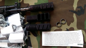 Снова  обзор  для  школьников.. Ну пишите глупости, пошлости, да  хоть  бред - не пишите как тут, соплями по  окошку !
-------------------------

 Россия - одна из немногих стран мира  где  (пусть и через геморой, дорого но...) , где  можно  преобрести и пользовать СВД и   дробовик спецназа.  Да  -да !  Ту самую СВД - которая  Драгунова, боевую, точнее списаную. Да - с приклёпаным прицельным приспособлением  которое  незя  снимать по закону - зато можно менять обвязку  на  современную  и можно ставить второй прицел. Хоть ПНВ.
 Да - у нас  вепрь и  сайга считаются охотничьим оружием. Но вот  в половине стран оно считается   вооружением спецназа.  Ибо   стрелять с  оного можно  не намного медленее  чем в автоматическом  режими  да  и при  такой  моще, да  со средней и коротко-средней дистнации на которую он  расчитан, оные стволы  получьше ментовских коротышей будут.  Хоть и громозкие. Но можно и булпап сделать вв пределах  разрешонных законом. Там есть  ньюансы.

Беда в  том что если  даже на теьбя напали  4   рожи, прямо на твоих  глазах зарезали твою  жену, изнасиловали дочь  а тебе  дали по морже.. и ты   открытой ладонью  врезал нападающему п лбу и  он сдох (скажем   слабая шея бцла у урода) то  ты СЯДЕШ !!! ЗА привышение самообороны ибо ТВОЕЙ  жиздни урод в  тот момент не угражал и  ножом  тебя ещё не резал. 
Да - зсучит как  бред  наркомана  - но  к сожалению  это не смущает судей раз за разом выносящих именно такие приговоры. Судьи  не хотят чтобы их сняли  из-за  плохой статистики которая будет  если  оправдательный приговор вынести. Своя  рубашка  ближе к телу.
И  оружее тут  не причём  -у всех бандитов  его завались в  плоть до гранатомётов у особо отмароженых (про запас) а  тт  вообже купить дело пары  часов  и  наличия хоть сколько то мутных знакомых.

 Ну и  на руках у  населения стволов тоже не кисло вообщето 0- и чёто никто никого пачьками не валит. Просто   населиние России  власть имущие считают быдлом и говном не имеющим права сопротивляться насилию.  Не достояных этого. Вот и всё Типа все  или уже  бандиты и  свтолы у  них есть , или в  органах и стволы у них тоже есть, или   барашек которого доят и сопротивляться  оному  существу не положено  - раз не мент и не бандит  значит овца которую стригут первые и вторые.  
 При таком  отношении власти   об  оружее  можно  особо не вспоминать даже в армии где  обычно  и пострелять не дадут тупо списав  боеприпасы  и даже не  выезжаю на стрельбы за всё время службы не разу.

---------------------
по  статье :

1) Нож носить с собой можно  только декоративый. Которым даже карандаш не заточить. да и  за тот могут  запереть на сутки до выяснения. Даже кухонный  нож можно перевозить только упокованый и в  багаже\сумке но не в кармане или на поясе. В прямую  такого закона нет - но есть   решения местных и ментовских  органов по которым  незя.

2) 3)  Балончик смотри про ножи - но  тут менты  обычно особо не пристают если  обьясняеш что  около  твоего дома (с указанием  адреса) бродит стая собак. Но зато их вообще с собой  носить незя. Вроде  как можно - но нельзя. Зарегестрируют и изымут.
- к тому же проив нариков  и  бухих зачастую не помогает. Они просто не понимают что   в них прыскают - тыкают. Правда и нож под рёбрами  у себя могут не заметить  отдельные  индивиды.. но вашей  роже от того не легче будет.

4) Пневматика.
 П О   З А К О  Н  У !!!!  это ОРУЖЕЕ !!!
 да - разрешонное как спортивный инвентарь. За городом, при перевозке  разряженным и в упаковке.. при  выстреле в человека  это сразу же квалифицируется равносильно применению  огнестрела и срок  дают  точно такой же  но условно как правило. Однако судимость будет даже если вы от машины алкаша на неё ссущего отгоняли.
Да и мощи мало даже с незаконной  доработкой - нападающего на вас не остановить  точно - даже с выбитым глазом  вас  будут бить. Долго и больно. Возможно насмерть (за  глаз) А так бы  только малясь попинали и то не факт.

5)Сигнальный пистолет без незаконной  переделки  в  убойную хрень  бесполезен.  Не знаю считается  ли он  оружеем  или всё же пусковым преспособлением.. зная  наших законодателей - думаю  оружием.

6) арбалеты  и луки  с  убойной мощой способной пробить зимнюю  оджежду    по нашим  законам точно такое же  оружее как и  карабин . Даже опаснее  ибо для охоты применяется  крайне редко и сложен в управлении. Дадут максимальный срок  без вариантов - если успеете этой  дурой воспользоватся  для   целей нападаения или обороны.

7) при использовании подручных средств дают один фиг срок за превышение самообороны. Но без надбавки связанной с  оружием. Но вам  от  этого не легче - срок  дадут реальный а не условный  даже в случае самозащиты с летальным  итогом.

----------------
Вывод : Имейте    ствол. Просто факт вашего нахождения в  базе  данных   которую можно купить в переходе, вас обезопасить от кучи проблем  начиная с коллекторов и  заканчивая банальными  домушниками. Да и участковый  трижды подумает стоит  ли  идти выносить вам мозг по жалобе соседки.

---
--
-
-Лучьше иметь оружее и никогда им  не воспользоватся  чем  не иметь его и пожалеть об этом .