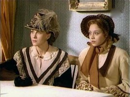 А мне она запомнилась в сериалах "Петербургские тайны" и "Жуков"