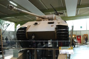 Пара фоток из технического музея в Зинсхайме, Германия (Sinsheim).
Первая оригинал поднятый из болота. Вторая современная копия (за монетку шевелит гусеницами, вертит башней и издает звуки).
