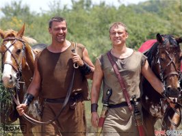 12 незаслуженно закрытых сериалов (13 фото)