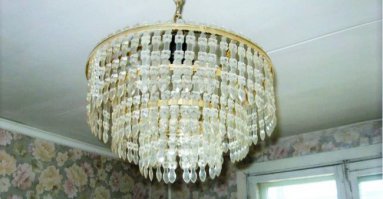 эта люстра из богемской пластмассы, а не из стекла....