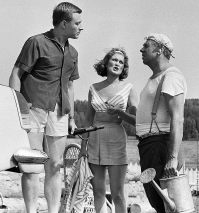 Пускай все слышат, что это МОЯ дача!