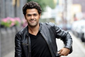 Молодец! Но актриса, это так скажем с натяжкой, звезда инстаграма, да... Вот актер с патологией руки - Жамель Деббуз.