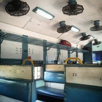 Свободно в индийских электричках и отопители стоят