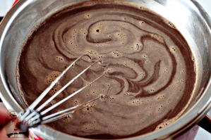 из разряда рецептов - шоколад в домашних условиях 
По вкусу необычно, но бесконечно далеко от желаемого