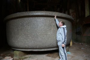 Много скрыто от нас. Оглянуть ся назад и в ужасе от исТории что нам преподносят....
Простые примеры работ, "отсталых" коменотёсов с молотками и бронзовыми зубилами...