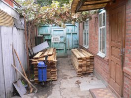 жили у меня студенты, та к вот, они изобрели домоайфонь!