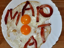 С праздником вас, милые дамы!