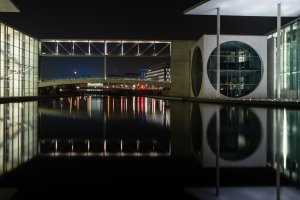 Хорошие фото. Вот не понимаю публики которая пишет, якобы все это фотошоп! У меня как у фотографа одни маты на устах.... фотошоп! У людей каша в голове! Если у человека руки кривые, и у него из фотоаппарата получается УГ, что никакой фотошоп не поможет, то по из логике у всех так должно быть. А то, что техника несовершенна, и то, что техника не может передать всю красоту  и буйство красок им невдомек! Сколько раз такое было, в живую - красота, на фото черте-че! И ведь не объяснишь, точнее так, пытаешься, а тебе все равно не верят. Говоришь этим упоротым, что и раньше, в докомпьютерную эпоху была ретушь, просто это было гораздо сложнее и не все было доступно. Нет и все тут! Адепты "теплого лампового мать" их!
Мои фото. И никакого "фотошопа", цветокоррекция кадрирование произведены в Lightroom.
Первые два фото с Маастрихта, последние с Берлина.