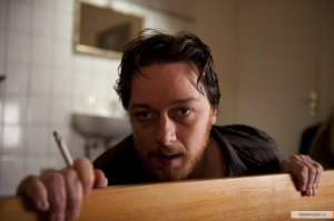 а как же Детектив-сержант Брюс Робертсон из фильма "Грязь"по роману Ирвина Уэлша "Дерьмо"