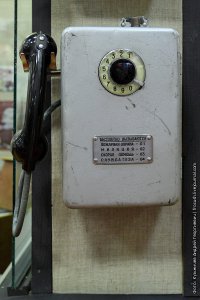 Попросите детей набрать номер на таком аппарате...;)