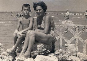 Боярский Михаил
С мамой на пляже, Анапа, 1958 год