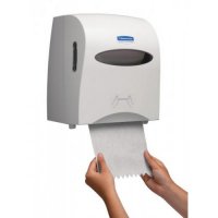 к № 12 на диспенсере/раздатчике для бумажных полотенец даже нарисовано как брать бумагу... не снизу, а сбоку!