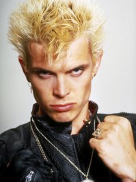 А Т1000 из второй части должен был Billy Idol играть. Но он на мотоцикле уепался