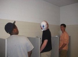 Что этот "белый" себе позволяет? (c)