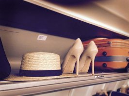 На самом деле, это больше похоже на ручную кладь, чем то, что мы привыкли видеть на багажных полках.