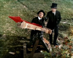 Насчет Питера Фалька погорячились - еще в 1965 году он стал Максом, одна из главных ролей в фильме "Большие гонки". 
- "Нажми кнопку, Макс!" - это просто невозможно забыть. Безумно смешное и классное кино.