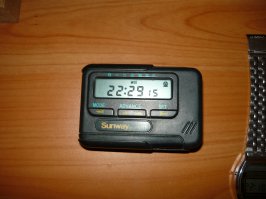 у меня тоже лет так 8 а может и больше идут на одной батарейке , и в гараже не сколько лет зимой и летом, сейчас дома.