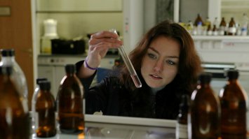 А мне кажется что она с Александрой Говорченко сильно похожа.