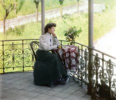 Русский фотограф Прокудин -Горский. Умел делать цветные фото ещё в 1902-1909 годах