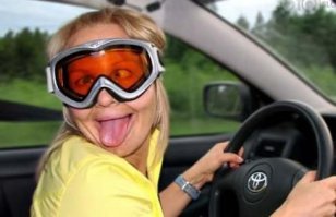 А если бы у водителя-дебила тойоты был бы знакомый гаишник, тот бы приехал и потребовал объяснить от водителя трамвая, как тот "обогнал и подрезал" тойтавода.. 
ну или за рулём тойоты была такая:
