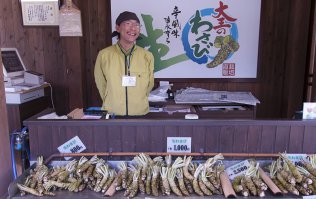 А лицо то у него,как с другого поста-о чуйской долине-кому вершки ,кому корешки