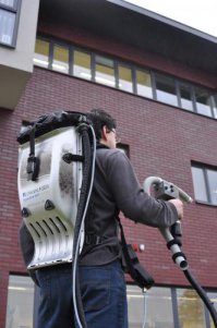 Чё вы несёте, какой световод? Вы там чё курите? 
Компания называется cleanlaser.Есть несколько вариантов, от карманного, до размера стола с колёсиками.