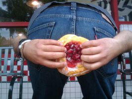 совать в жопу еду норма  а вот то что я об этом думаю это разврат ?   Феерично...