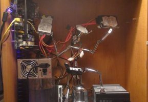 А по мне, так довольно оригинально комп собран)))