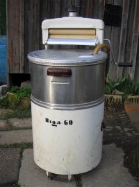 Меня мама воспитывала вот с такой машинкой.
