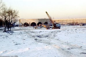 М.Орехово.Открыли 1984,но здесь еще стройка.
Пустырь практически.