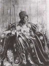 Менели́к II (амх. ዳግማዊ ምኒልክ, имя при рождении Сахле Мариам, 17 августа 1844 — 12 декабря 1913) — негус-негести (император, «царь царей») Эфиопии (Абиссинии) с 1889 года. Знаковая фигура эфиопской истории. С 1855 года правитель провинции Шоа. Основал на территории этой провинции новую столицу своей державы — Аддис-Абебу.
Биография
Отпрыск древней Соломоновой династии, Сахле Мариам родился в семье владетеля Шоа, Хайле Мелекота, и его супруги, принцессы Ийгайеху. По смерти отца в 1855 г. формально унаследовал шоанский престол.
Как раз в это время император Теодрос II вёл успешную завоевательную войну против державы Шоа; он взял Сахле Мариам в плен и заточил в горном замке Магдала. В 1864 г. Теодрос II женил знатного пленника на своей дочери Атлаш-Теодрос, однако через год зятю удалось бежать в родное Шоа.
Сахле Мариам пришёл к власти над Эфиопией в 1889 году, после гибели императора Йоханныса IV в битве под Галабатой с суданскими махдистами. Сахле одержал верх над наследником предыдущего императора, носившим имя Йоханныс Менгеша. В обоснование своих претензий на престол он ссылался на то обстоятельство, что его отец происходил от израильско-иудейского царя Соломона по мужской линии, а Йоханныс всего лишь по женской (см. Соломонова династия).
При коронации (9 марта 1889 г.) Сахле Мариам лишний раз подчеркнул своё происхождения, взяв себе тронное имя «Менелик II». Согласно эфиопским преданиям Менеликом I звался сын царя Соломона и аксумской царицы Балкис, более известной как царица Савская[1].
Менелик II продолжил независимую политику, начатую Теодросом II, погибшим, но не сдавшимся англичанам во время англо-эфиопской войны 1867—1868. Негус-негести внёс большой вклад в объединение, территориальную экспансию и экономическое развитие Эфиопии, а также в противоборство европейским захватчикам. В 1896 году победа при Адуа увенчала войну с итальянскими агрессорами.
Начиная с 1893 года Менелик II установил тесные контакты с Российской империей. Российскими посланцами в налаживании отношений были В. Ф. Машков и Н. С. Леонтьев. Россия оказала значительную помощь в становлении и некоторой модернизации Эфиопского государства. В то время Эфиопию посетили тысячи российских добровольцев, в том числе военный советник А. К. Булатович и поэт Н. С. Гумилёв.
Контакты с Россией пришлись на самые плодотворные последние двадцать лет жизни Менелика, ознаменованные триумфальной победой при Адуа и объединением земель Эфиопии. Воспоминания о просветительской деятельности Менелика оставил Л. К. Артамонов.
Менелик установил дипломатические отношения с Францией, с которой в 1897 г. подписал торговый договор. Ещё ранее, в 1894 г., заключил с французами концессию на постройку железной дороги Аддис-Абеба — Джибути.
В 1903 г. императора поразил апоплексический удар. Менелик тяжело заболел и фактически отошёл от управления государством. Периодически появлялись слухи о его смерти, провоцируя борьбу за власть. В народной абиссинской песне, записанной Гумилёвым, говорится:
Смерти не миновать; был император Аба-Данья[3], но у леопарда болят глаза, он не выходит из своего логовища!
Лошадь Аба-Даньи не стала бы трусливой: трусливая лошадь тени боится, начиная от слона и кончая жирафом.
Кому завещал он свой щит? Пока ещё он продолжает грозить, но люди держат его лишь по привычке!

Мавзолей Менелика II в Аддис-Абебе
Тем не менее, Менелик оставил после себя Эфиопию как единственное в Африке независимое государство (не считая Либерии). В 1924 г. в память об его заслугах был учреждён орден Менелика II.
