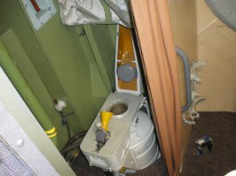 Такой туалет был на станции МИР