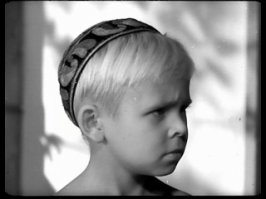 никогда не пойму таких у.ё.б.ских приколов.  так и охота спросить: дядя питер,ты дурак?