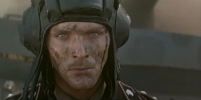 немецкий танкист из фильма "Экипаж машины боевой". шлем походу кожаный. может выдумка, а может на заказ немчура такие делала