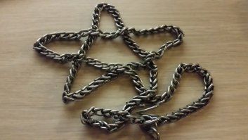 Тоже таким занимался... Еще вот такие цепочки делал. Этой лет двадцать уже, до сих пор всегда где-то рядом лежит.