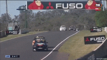 Легким движением руки, кузовной автомобиль превращается... Превращается автомобиль... в багги!!!