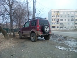 бампер защищает и в лесу до 4десантников влезает