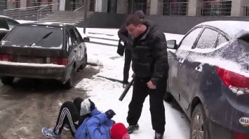 да, много пид...coв стукачей и любителей платных парковок развелось...
жалко, что мало пока готовых им вЪe...ть...