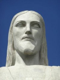 Аватор, спасибо за интересную статью. Одно маленькое НО - Пай-да-асукар - это по-испански. На португальском звучит как Пау-ди-Асукар)))
Немножко фоток про облака)Это явление там частое, но обычно быстро проходящее. Так же фото Христа вблизи и то, как фоткается народ) И да, вертолеты все еще летают)