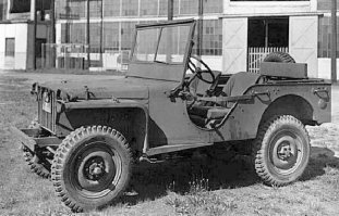Насколько мне известно первыми за место джипа (амвтомобиль общего назначения - general purpose) соревновались: НАТИ АР и Bantam BRC40.
