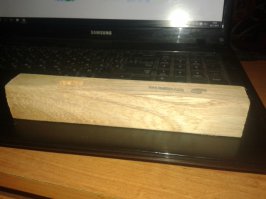 Зачем в палочке для выравнивания сигар замурована некая ампула? Кто знает? По виду похожа на обычную ампулу для инъекций.. Как то не охота высверливать или пилить.. Сам не знаю.. В инете не нашел ничего похожего.. Сигары были привезены из Доминиканы очень давно.. Запах просто шикарный)))