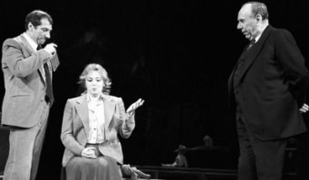 А еще он просто фантастически играл в театре Моссовета... "Тема с вариациями" - гениальный спектакль, он был и его постановщиком, и играл обе главные роли (сначала - более молодого героя вместе с Пляттом, потом - уже более старого). 
Жаль, не нашел более хорошей фотографии...